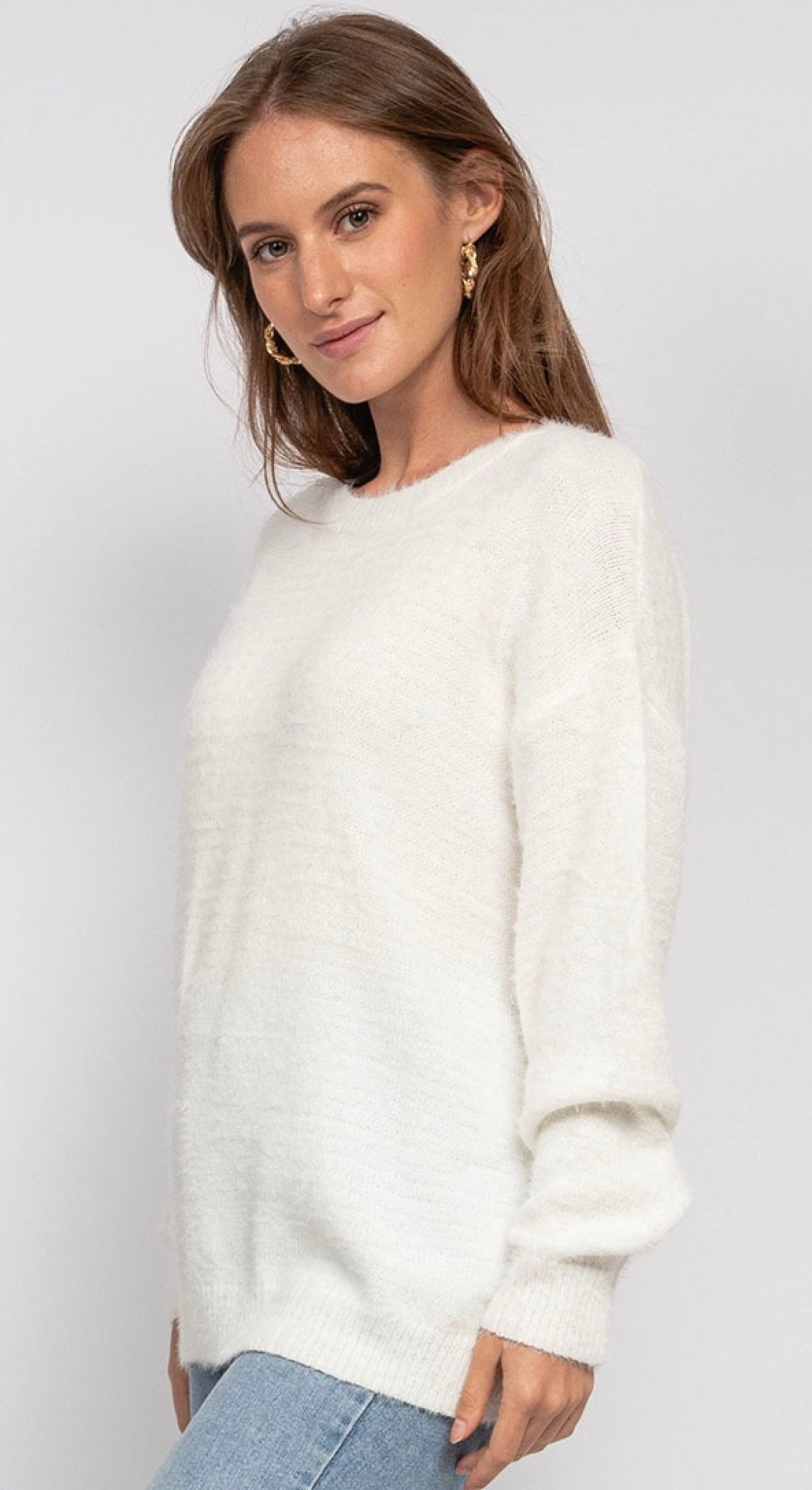 Onesize bluse i pelsgarn med blonde, råhvid