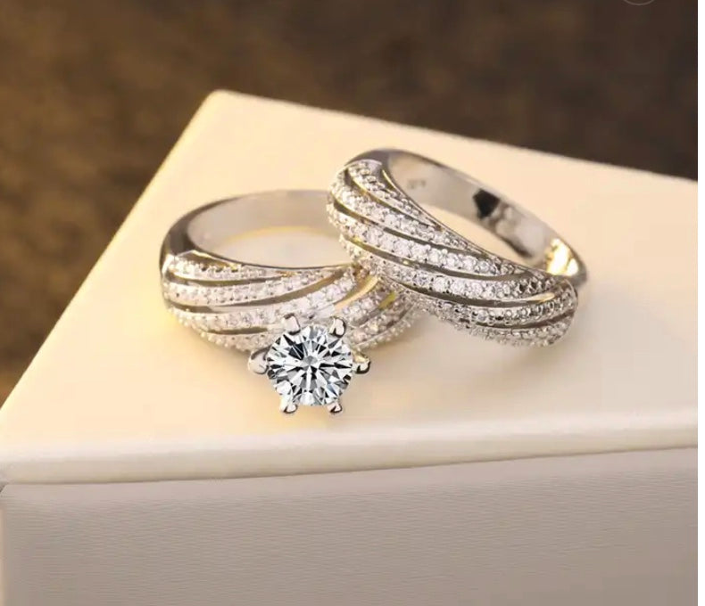 Enkelt sølvbelagt ring i micro-pavé stil med zirkoner