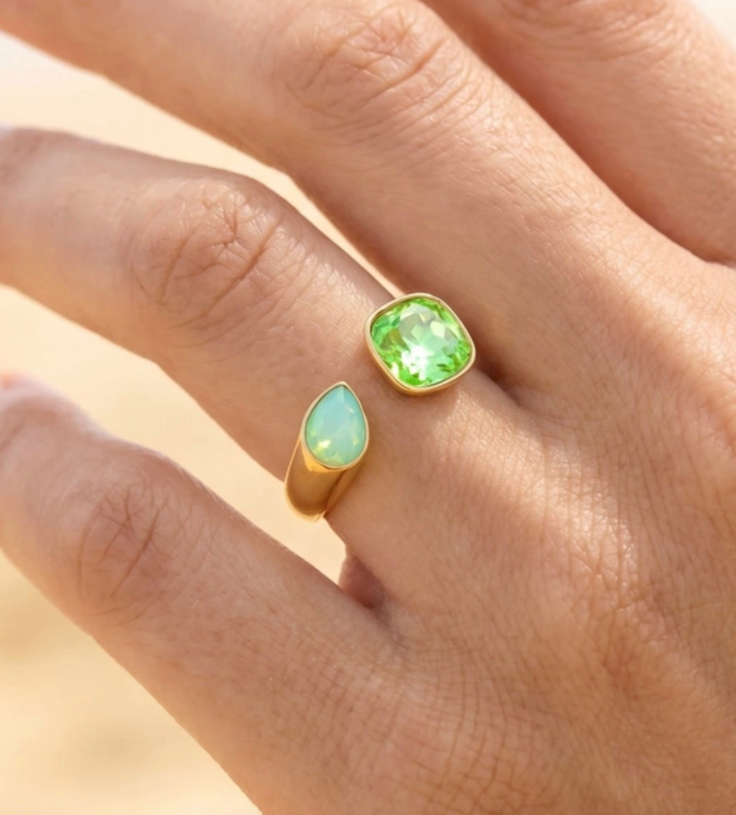 Åben ring i stål med sten