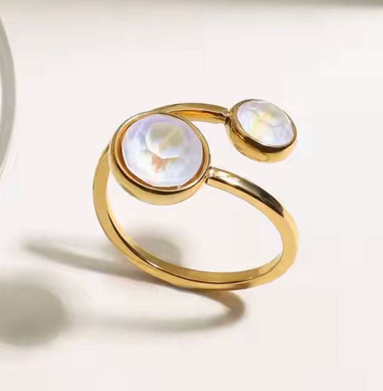 18 k forgyldt, åben ring med zirkoner