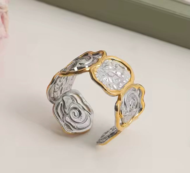 18 k forgyldt, åben ring i stål "flower"