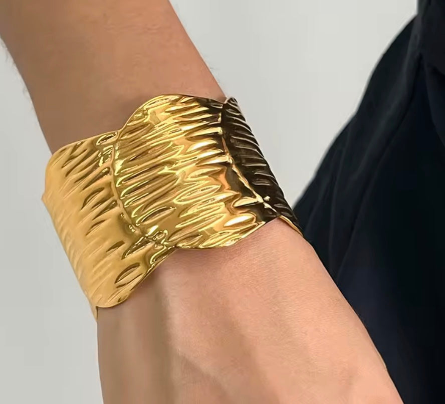 18 karat forgyldt bangle I stål