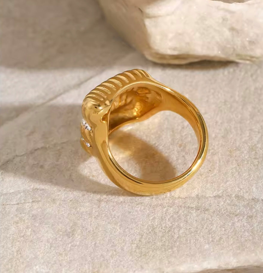 18 karat forgyldt vandfast ring i stål med klare zirkoner