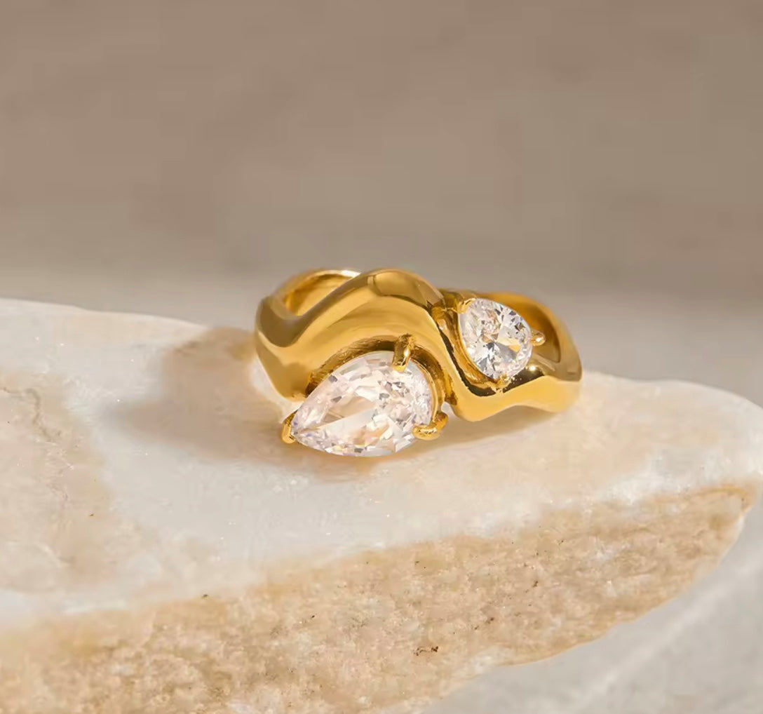 18 k forgyldt ring med zirkoner