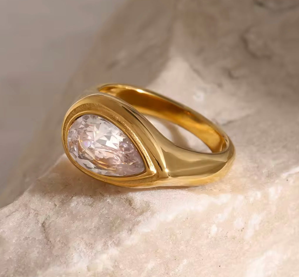 18 k forgyldt ring med zirkon