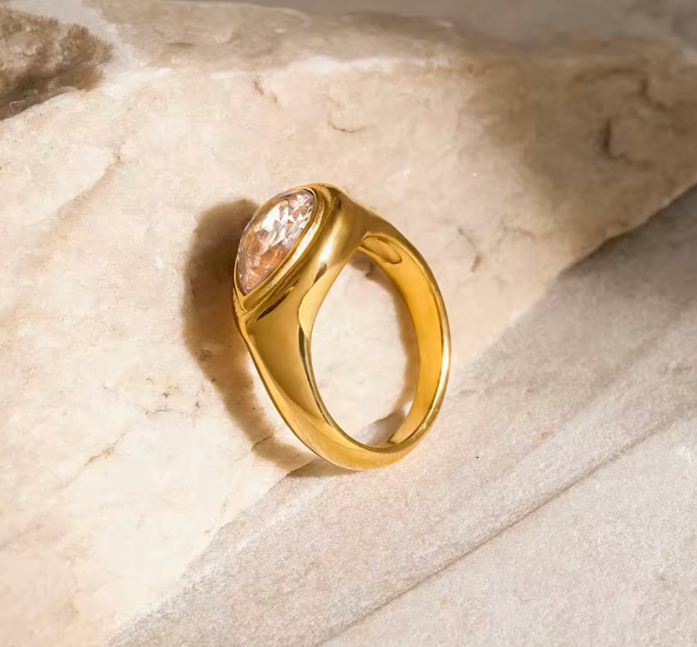 18 k forgyldt ring med zirkon