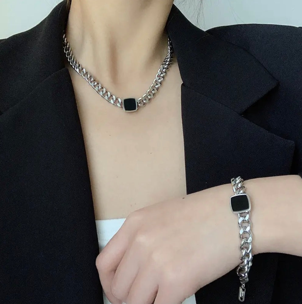 Silverpläterat halsband