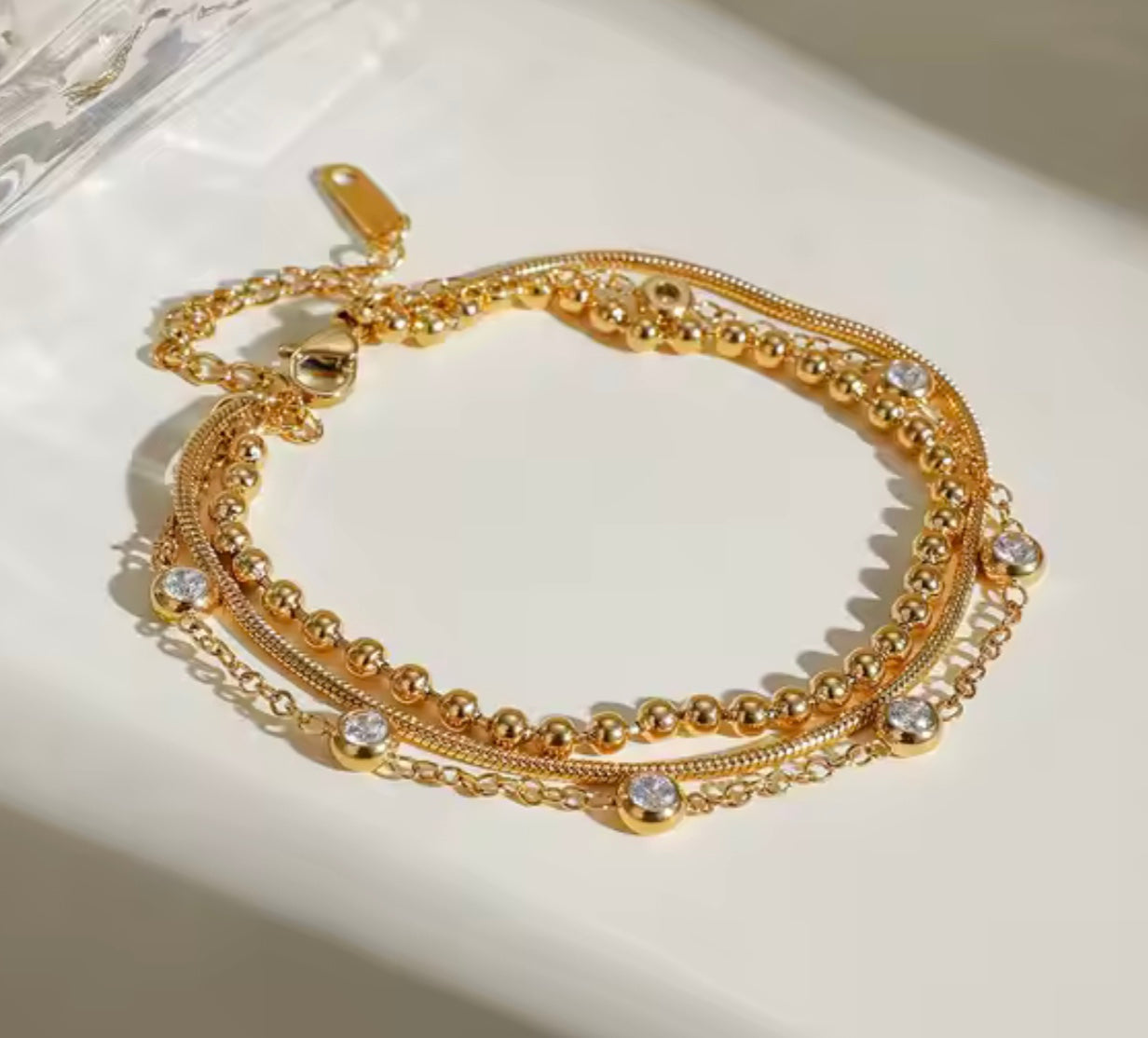 18 karat forgyldt armbånd i stål med zirkoner