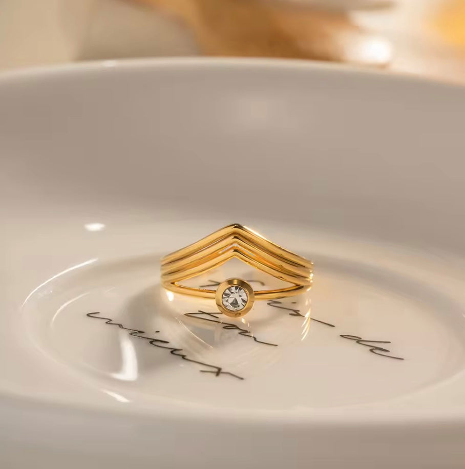 18 karats guldpläterad vattentät öppen ring i stål med zirkon