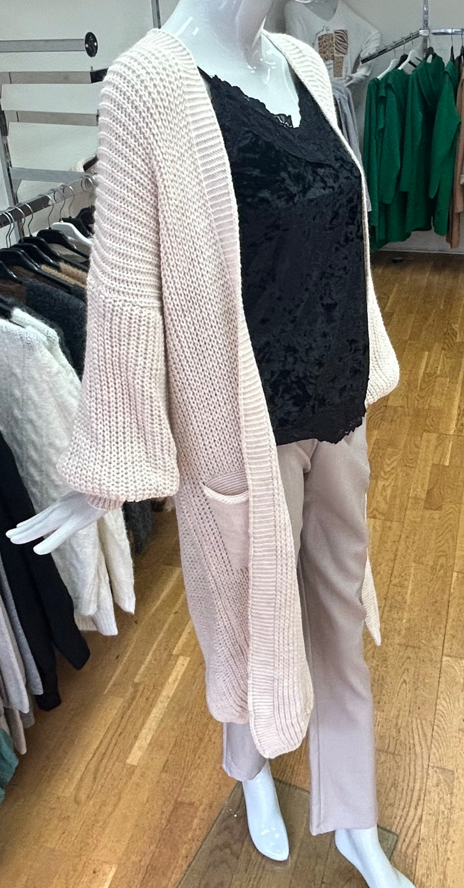 Lang strikket cardigan med lommer