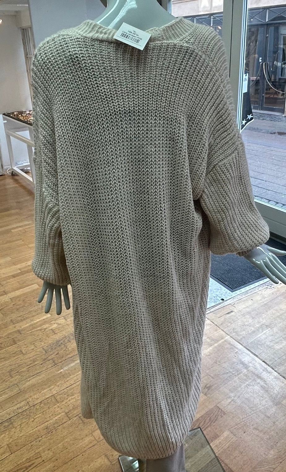 Lang strikket cardigan med lommer