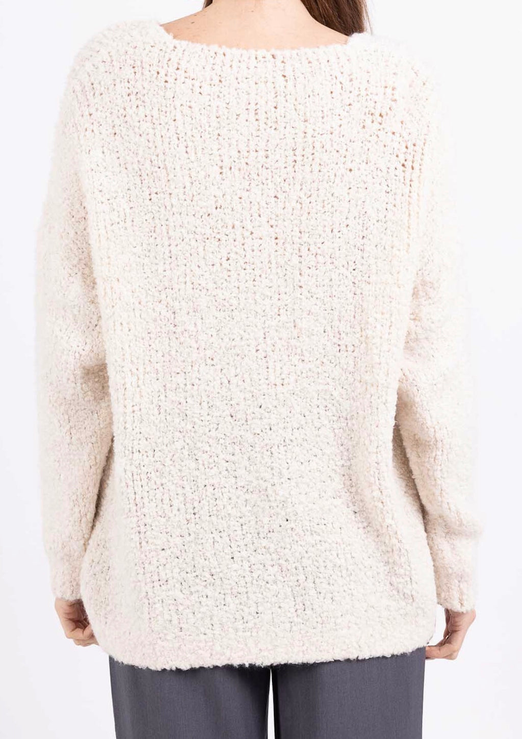 Løst strikket bluse med v-hals