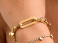 18 karat forgyldt armbånd i stål med hjertevedhæng