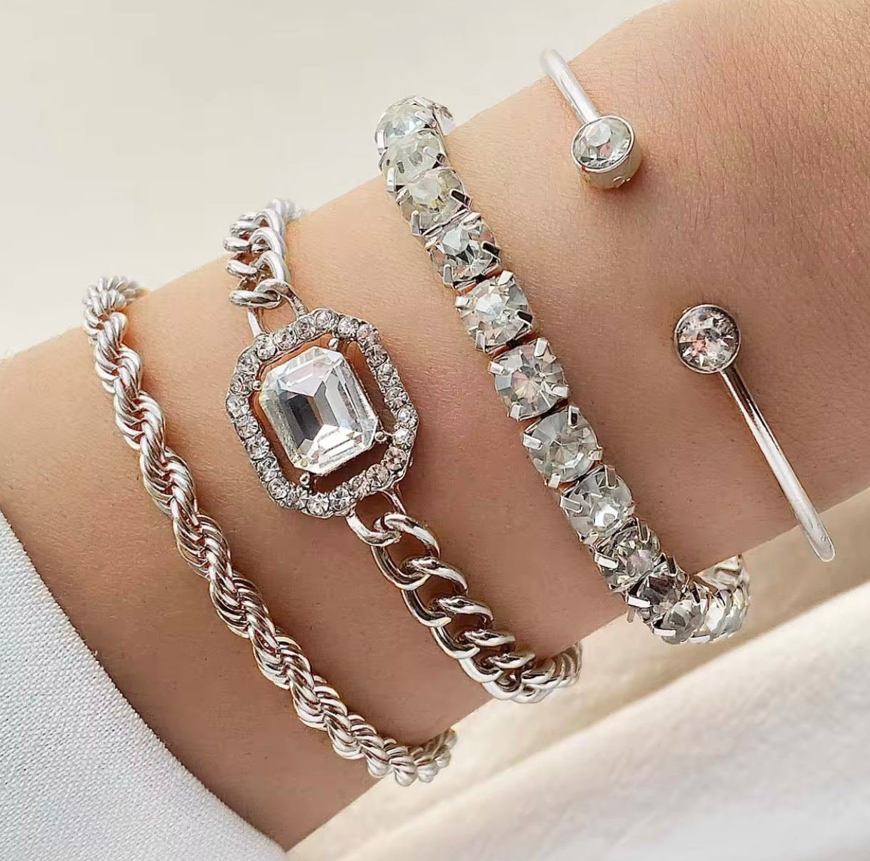 4 armband 925 S silverpläterade med klara zirkoner