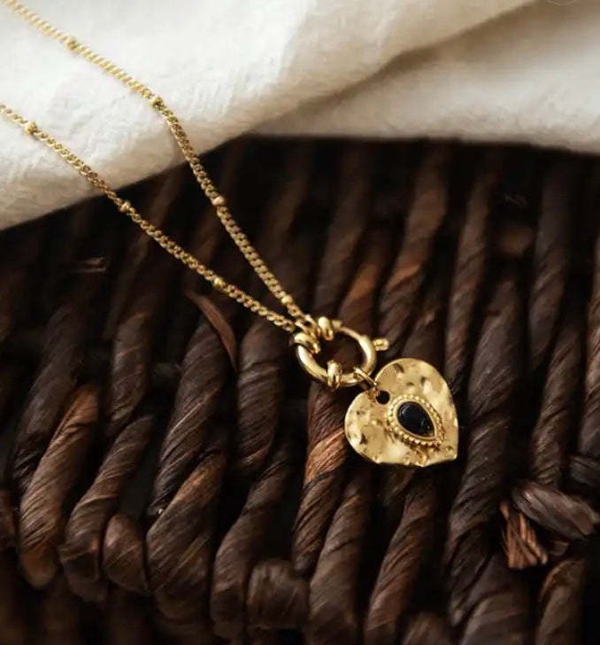 Halsband i stål med svart sten