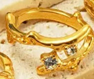 18 karats guldpläterad vattentät ring i titanstål med klara zirkoner