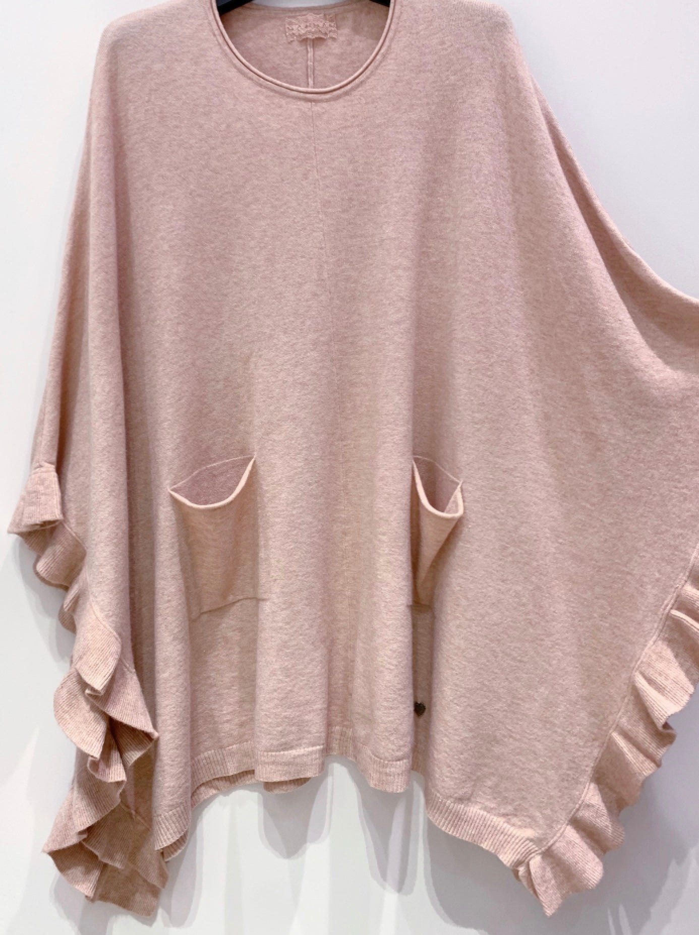 Poncho med volang