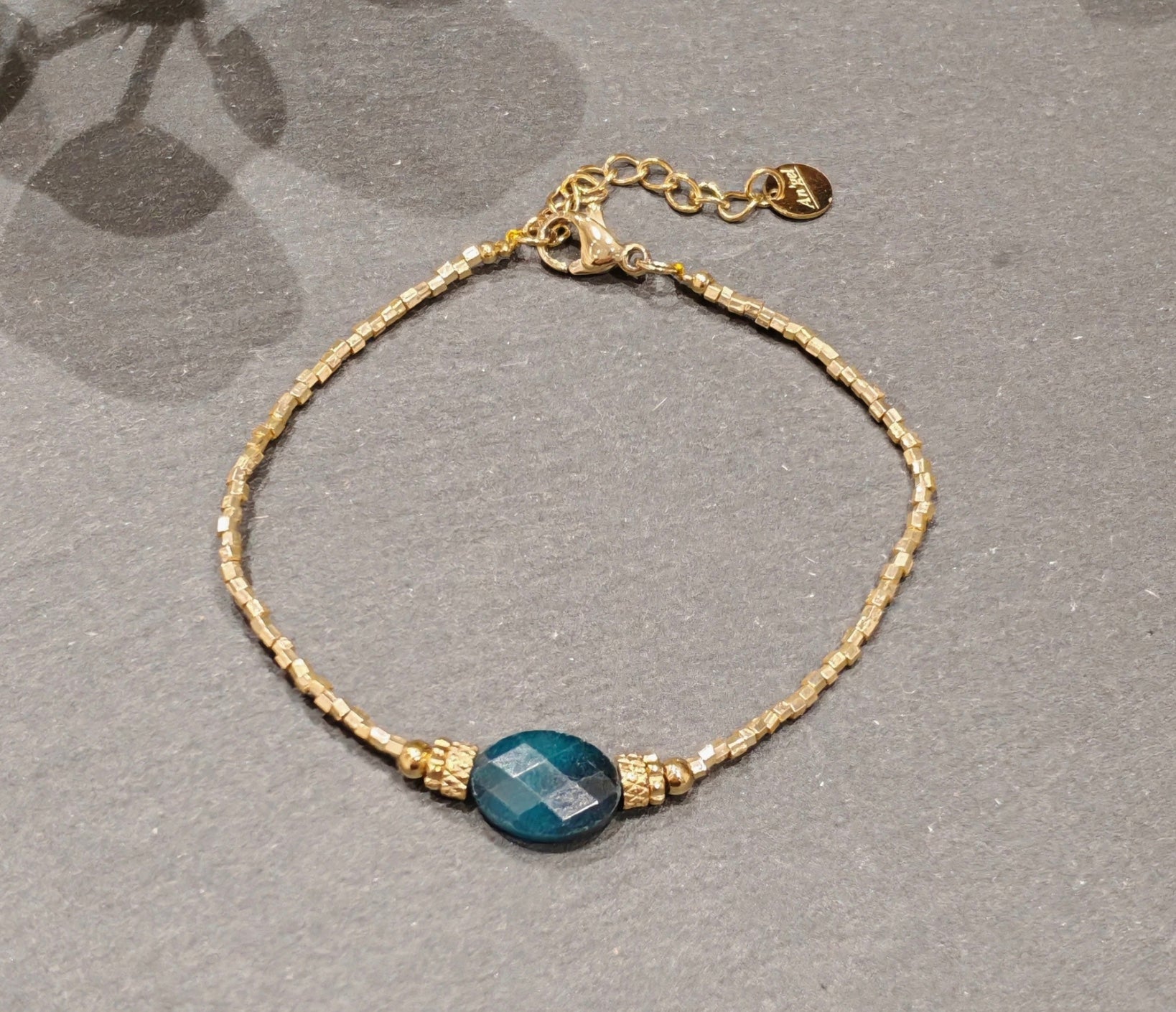 18 karat forgyldt, vandfast armbånd med sten