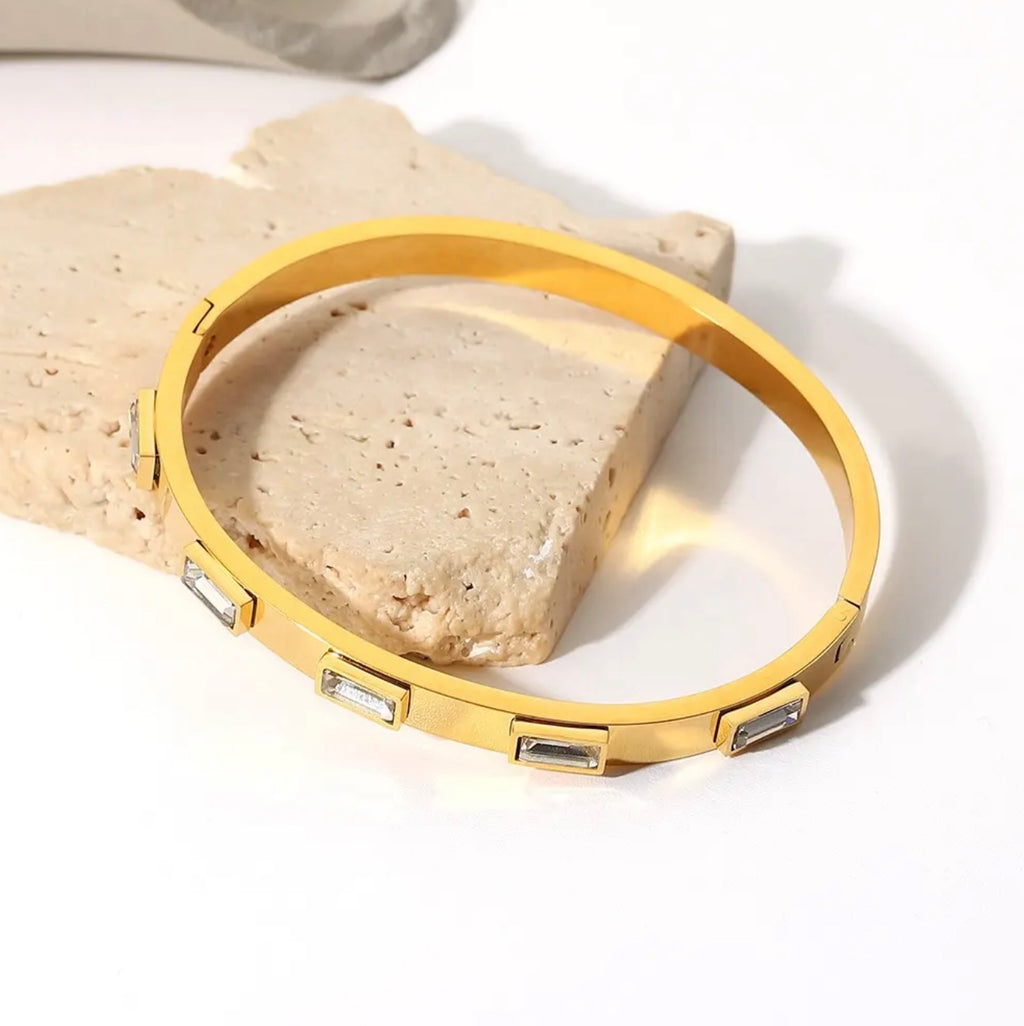 18 karat forgyldt vandfast bangle med store zirkoner
