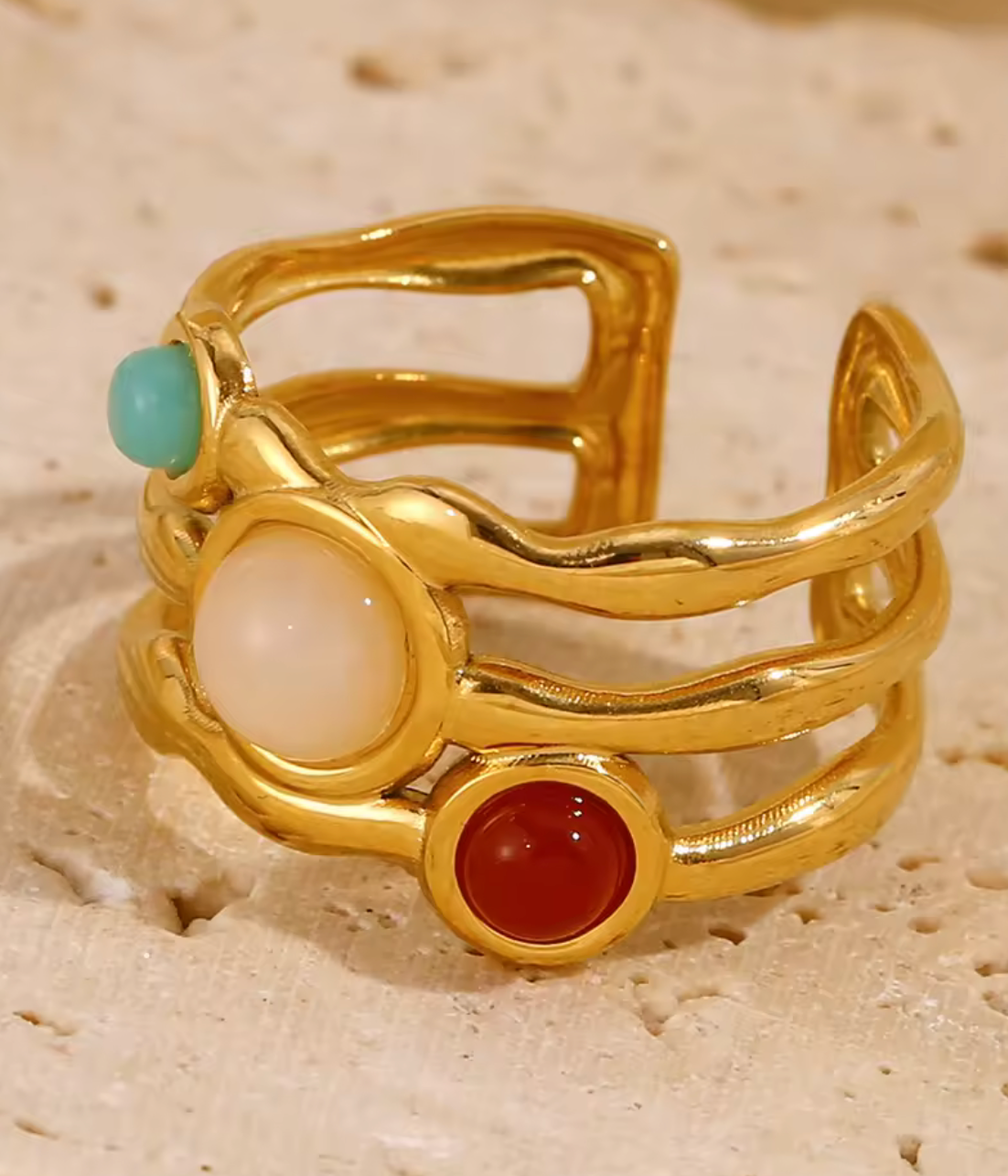 18 k forgyldt, åben ring i stål med sten