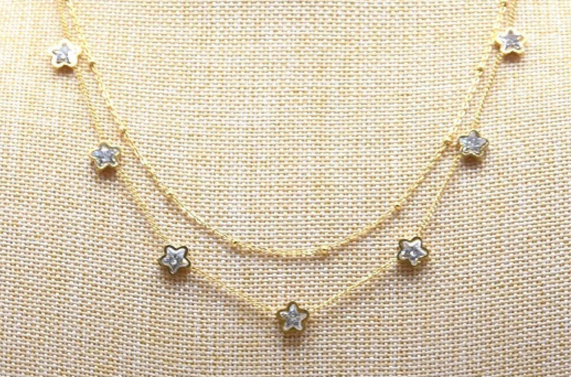 Halsband med stjärnor