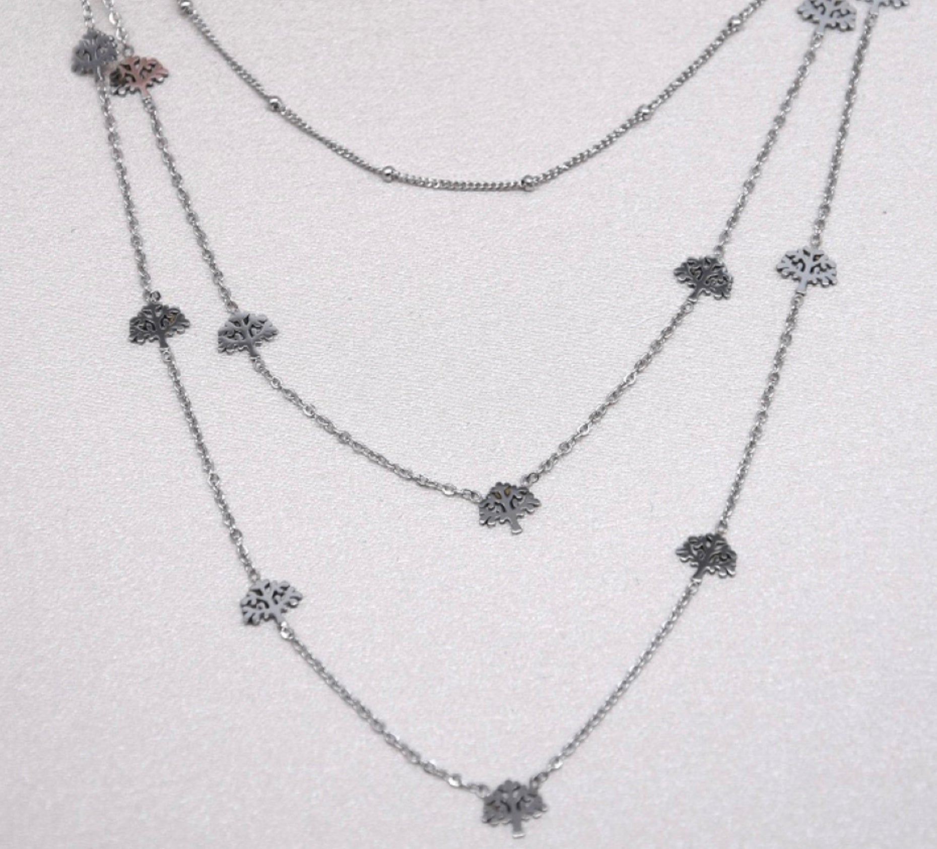 Halsband med träd