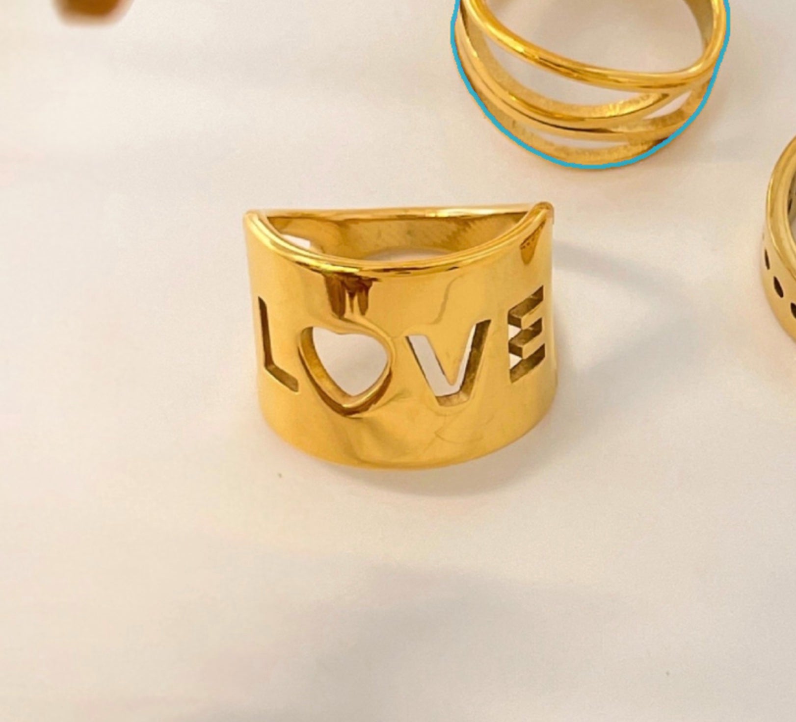 18 karat forgyldt, vandfast ring i stål "LOVE"
