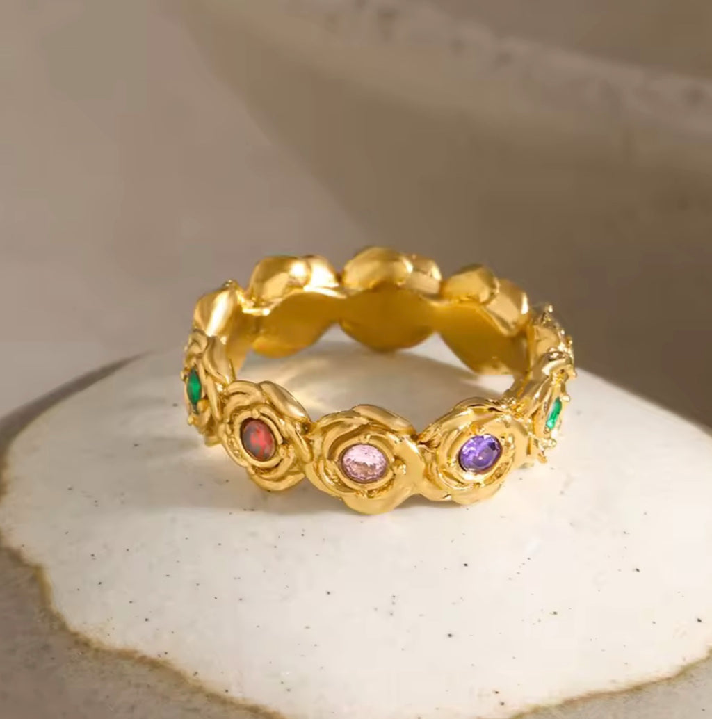 18 k forgyldt ring med zirkoner i flere farver