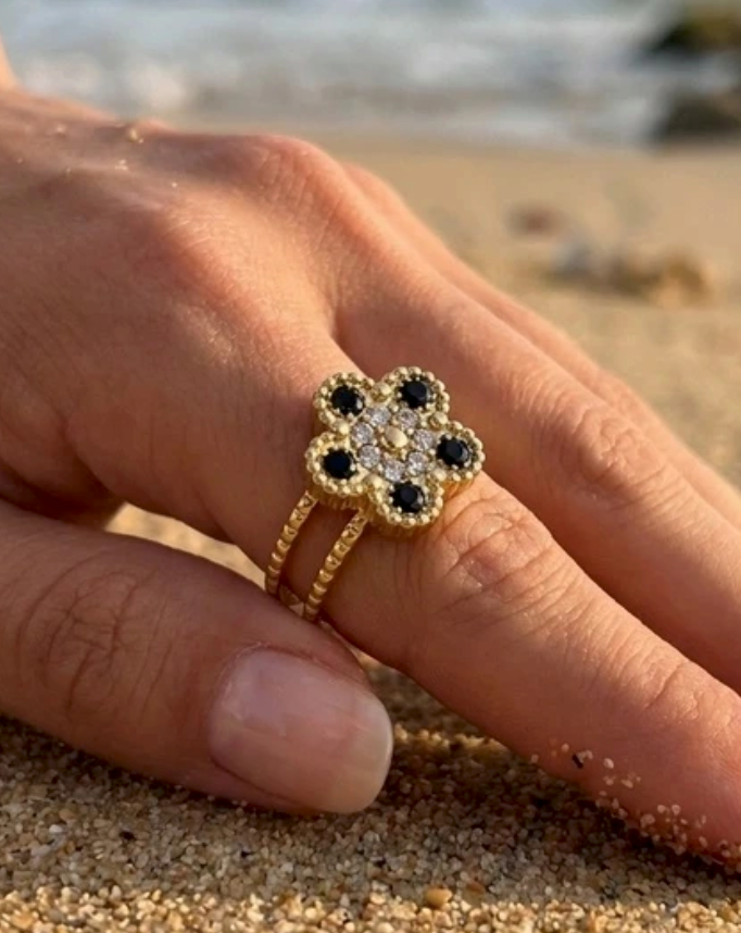 Åben ring i stål med sten