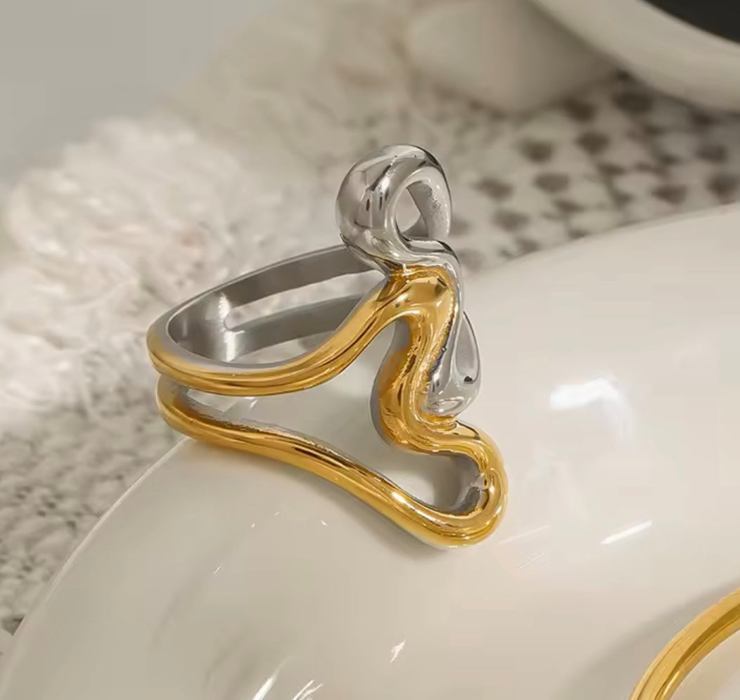 18 k forgyldt ring i stål "hjerter"