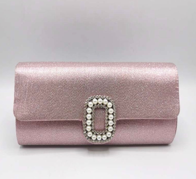 Clutch med dekoration med strass och pärlor
