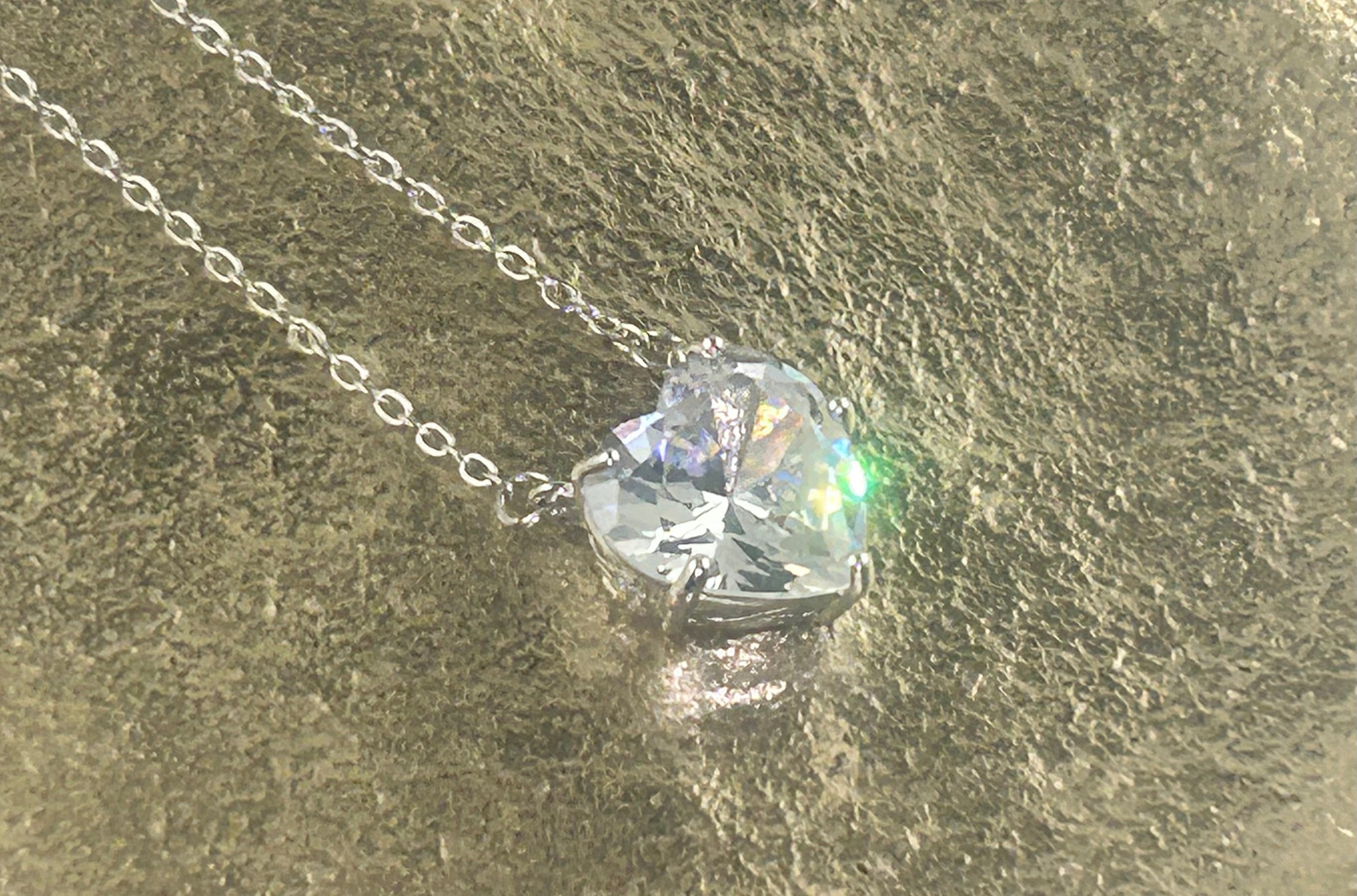 Halsband med klar zirkon